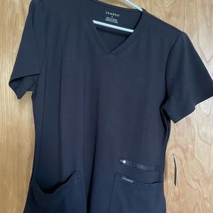 Black NWT Jaanuu size L 4 pocket top
